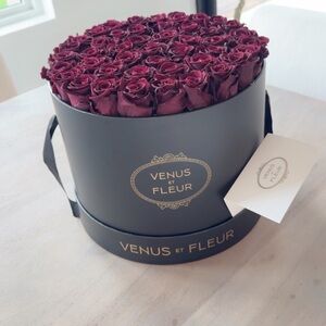 Venus Et Fleur Large Round Classic Box of Roses (45 roses)